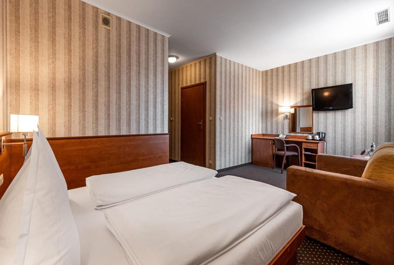 Premium Bacero Hotel